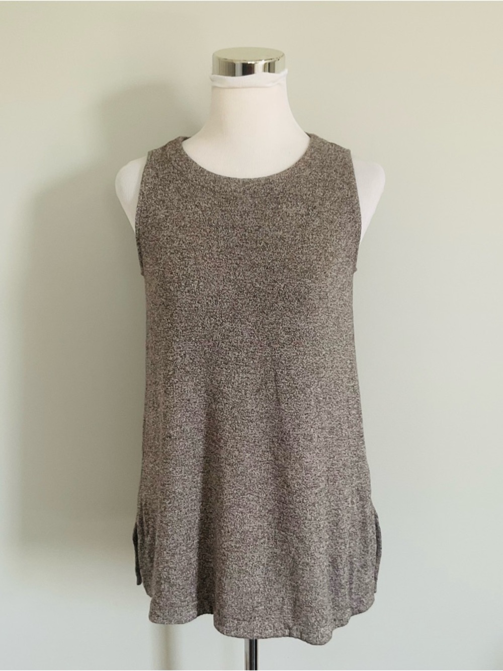 J.Jill WearEver Collection Sleeveless Round Neck Tank Top Grey/Taupe Size Small